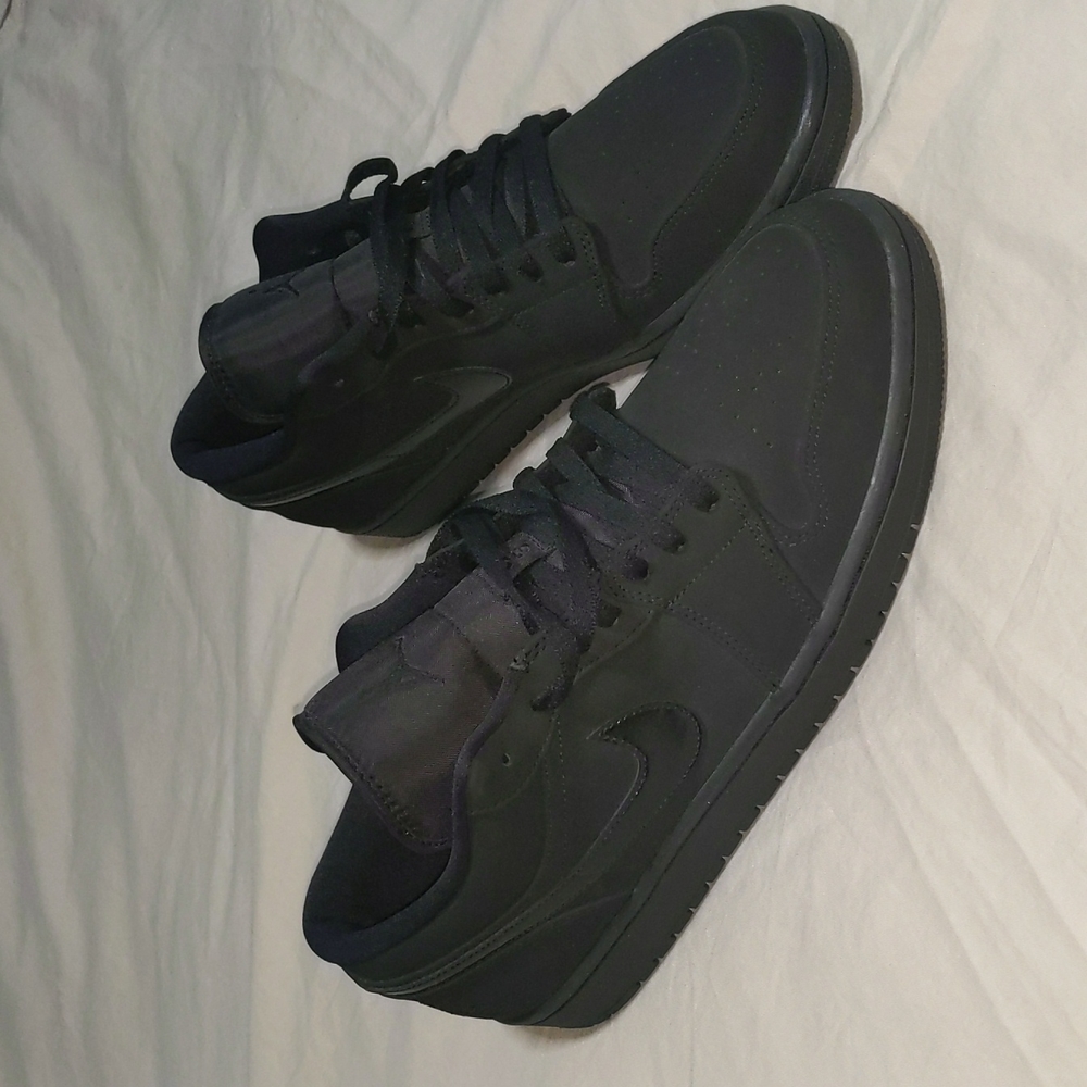 Jordan 1 Low Triple Black (2019)